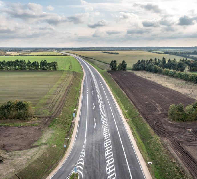 Luftfoto af Haderup Omfartsvej uden trafik.