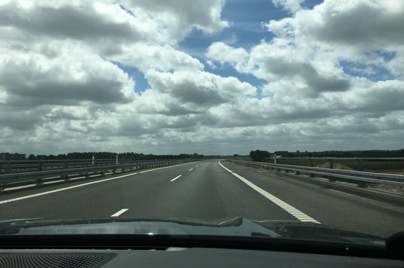 Vejbanen på en motorvej i Jylland