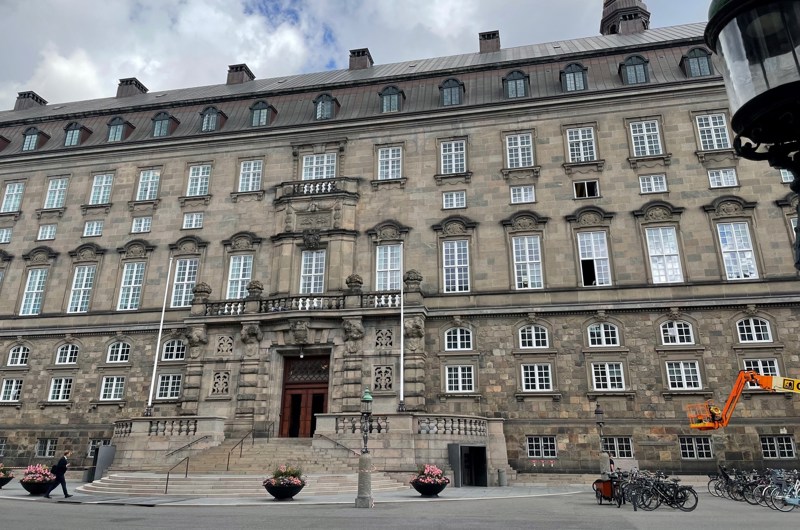 Christiansborg Slot og indgangen til Folketinget