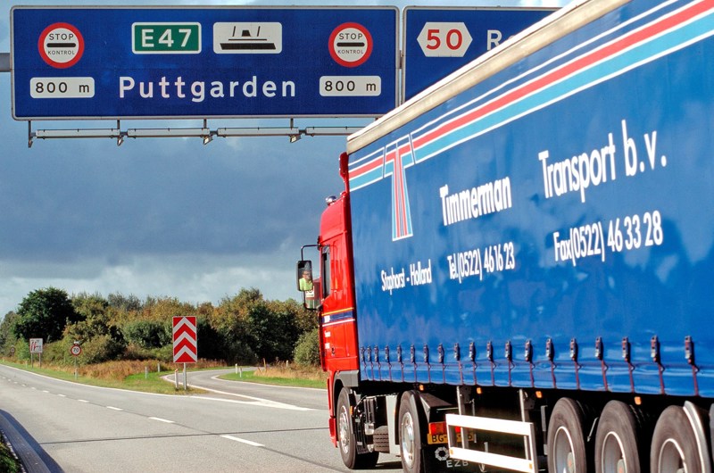 Lastbil passerer grænsen mellem Danmark og Tyskland