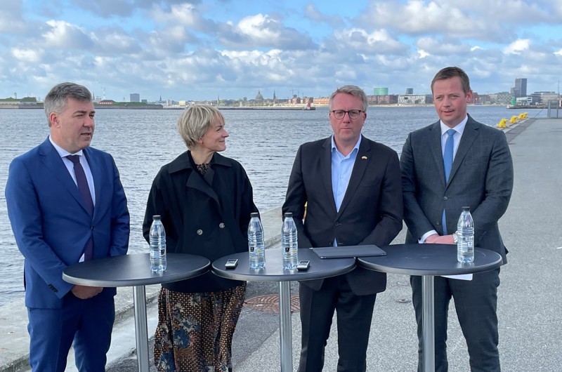 Ved pressemødet ved lanceringen på Københavns Havn ses Lars Aagaard, Christina Grumstrup Sørensen, Morten Bødskov og Thomas Danielsen